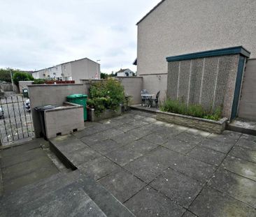 3 bedroom end of terrace house to rent - Photo 2