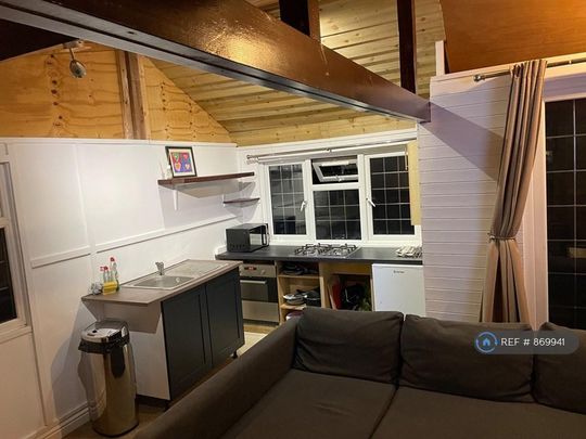 Studio to rent - Photo 1