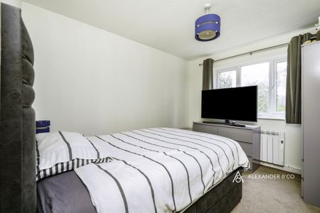 2 bedroom flat to rent - Photo 4
