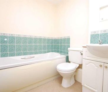 Wyvern Close, Ash Vale, Aldershot, Surrey, GU12 - Photo 5