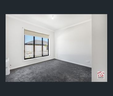 MAKE THIS YOUR NEXT HOME! - Photo 6