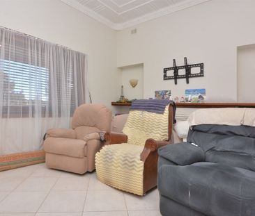 Beautiful home in ideal location - Photo 5