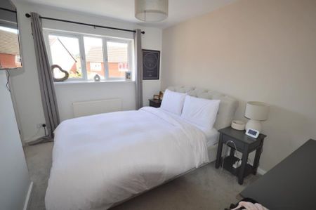 2 bedroom end of terrace house to rent - Photo 3