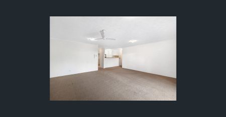 2 bed, 2 bath, 2 car ground floor apartment with pool. - Photo 2