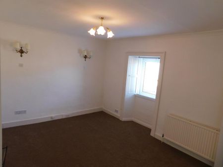 4 bedroom detached house to rent - Photo 2