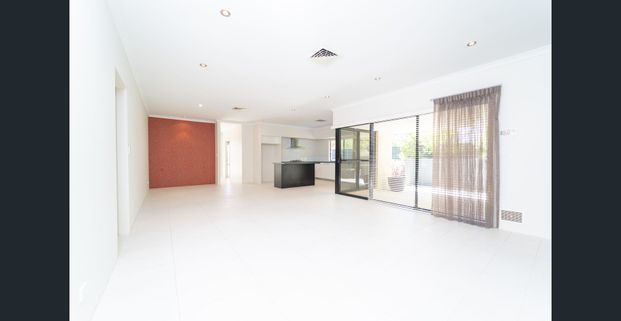 This lovely neat and appealing low maintenance home in Landsdale with 3 Bedrooms and 2 Bathrooms is available to rent NOW ! - Photo 1