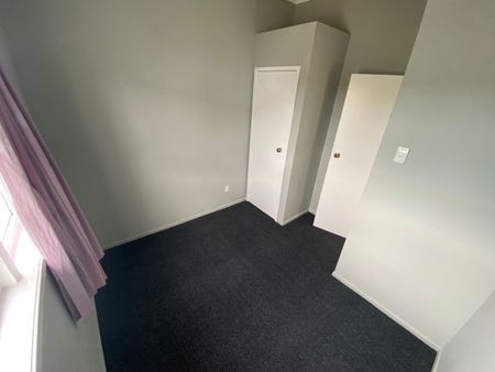 BLOCKHOUSE BAY, 3 BEDROOMS - Photo 3