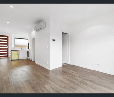 Modern Two-Bedroom Townhouse in Prime Doncaster East Location - Photo 1