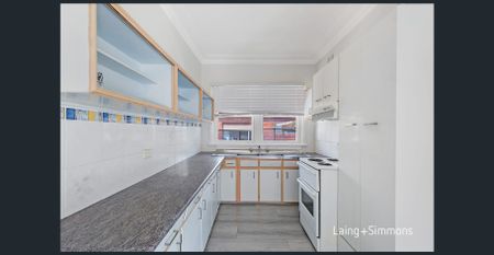 Large four-bedroom family home close to amenities - Photo 4