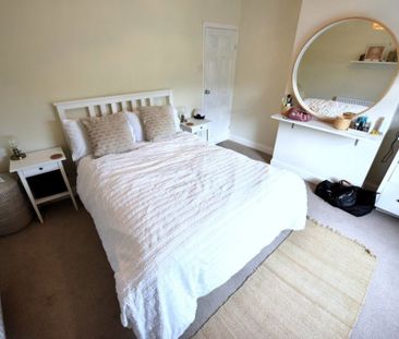 2 bedroom House in South View, Leeds - Photo 5