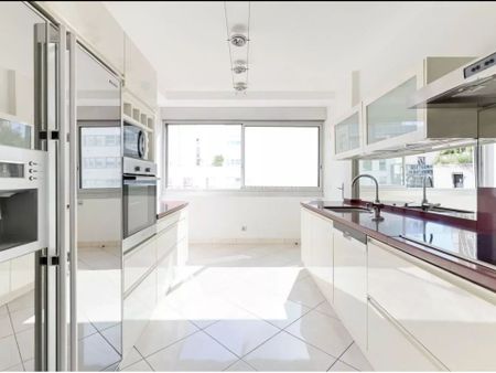 Location Appartement 5 pièces 118 m2 à Lyon 6 - Photo 3