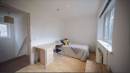 4 bedroom terraced house to rent - Photo 3