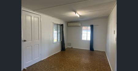 2 BAY SHED, 2 Bedroom Cottage, Fantastic Beach Location - Photo 3