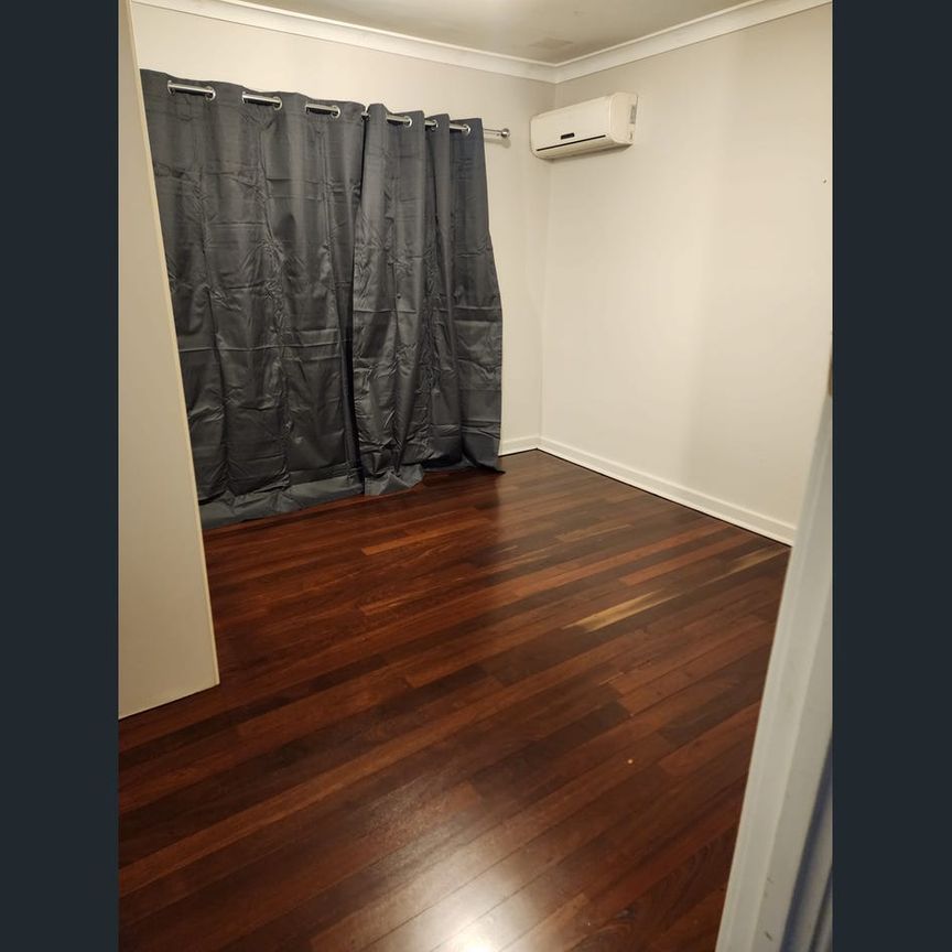 5 Bedrooms 2 Bathrooms big family home - Photo 1