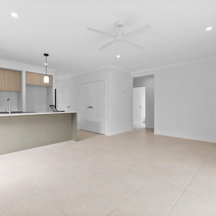 Brand new family home close to everyday essentials - Photo 1