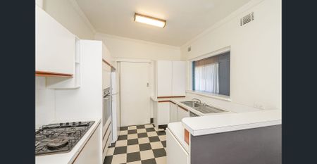 Retro Brick 60's home - Photo 2