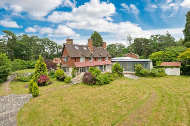 Available for Short or Long Term Lets. This distinguished family home has been extensively refurbished and is set within the prestigious St George's Hill Private Estate. - Photo 1