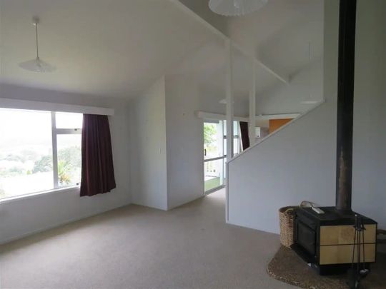 SPACIOUS FAMILY HOME WITH LOVELY VIEWS - Photo 1