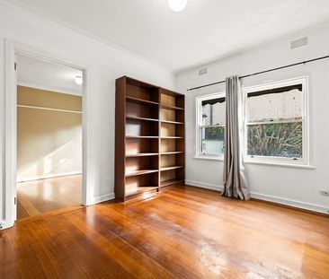 5 Bedroom Family Home! - Photo 5