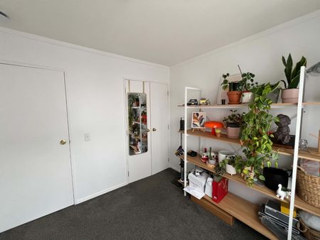 3 Bedrooms, Te Atatu Peninsula - Photo 3
