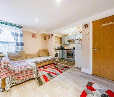 1 Bed Flat, Portland Road, SE25 - Photo 2