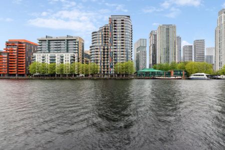 2 bedroom flat in Canary Wharf - Photo 2