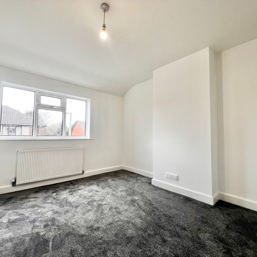 Roosevelt Avenue - Photo 1