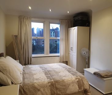 2 Bed Maisonette, Worple Road, SW20 - Photo 6