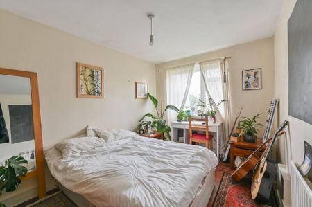 3 bedroom flat to rent - Photo 4