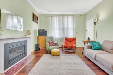 8 Rose Court, Reservoir VIC 3073 - Photo 2