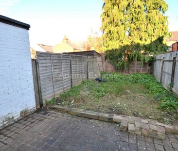 1 bedroom in a house share to rent - Photo 6