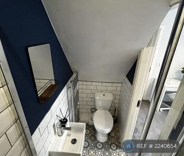 1 bedroom in a house share to rent - Photo 6