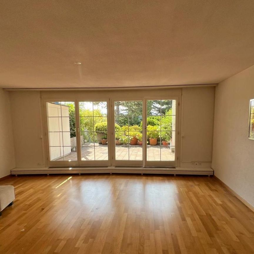 Charmante 4.5-Zimmer-Maisonette-Wohnung in Egg (ZH) - Photo 1