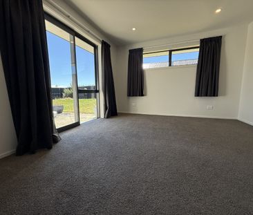 Rare Lincoln Rental. Large home, Great Layout, Available Now - Photo 2