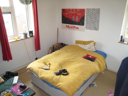 3 bedroom flat to rent - Photo 5