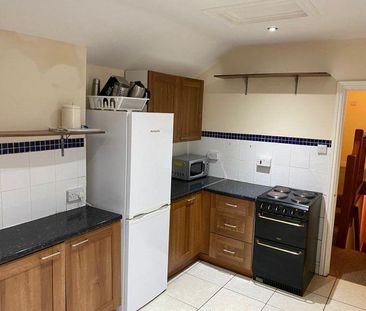 3 bedroom flat to rent - Photo 5