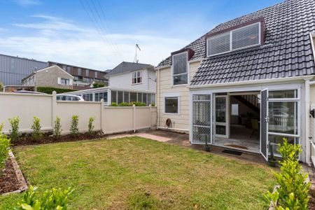 2 bedroom unit with garage in Remuera - Photo 5