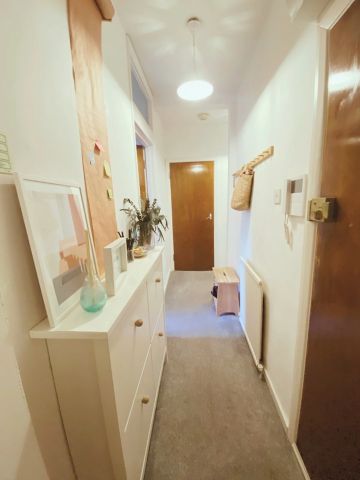 2 Bed Flat, Holland Park Avenue, W11 - Photo 3