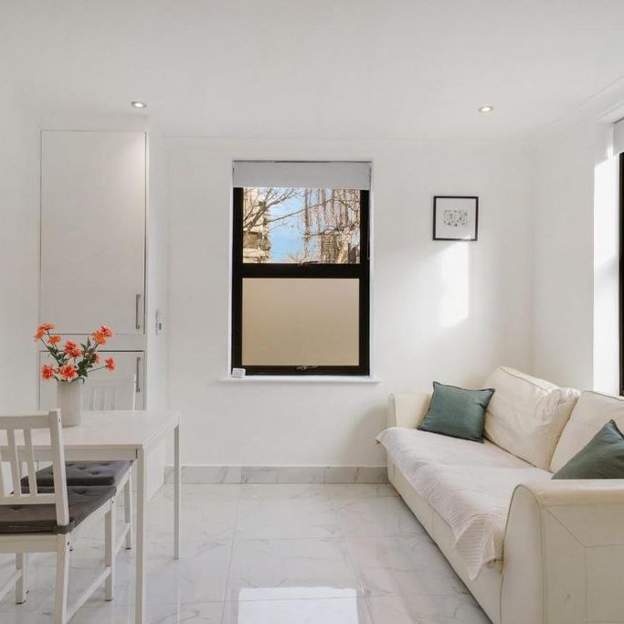 Studio to rent - Photo 1