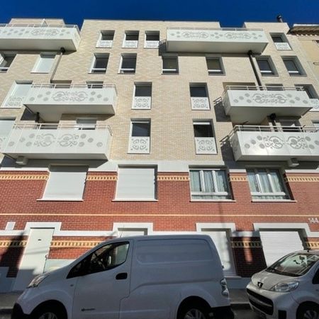 Studio MEUBLE 24.23 m2 COURBEVOIE - Photo 4