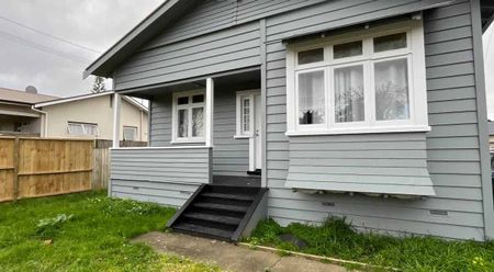 3 bedroom house in Mangere - Photo 2