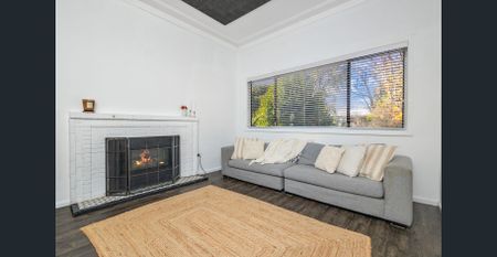 NEAT AND TIDY 3 BEDROOM HOME WITH HOME OFFICE - Photo 2