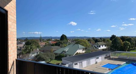 Near New Apartment Built To Perfection - Waterview - Photo 2