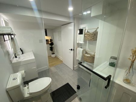 For Lease - 100 Stephen Drive, Toronto, Ontario - Photo 4