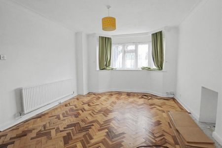 Stuart Avenue, Walton On Thames - Photo 3