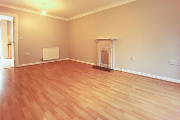 Forton Close, Bournemouth - Photo 1