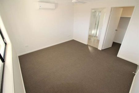 Large Home - Photo 4