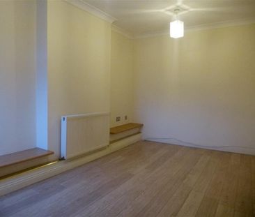 County Road, SWINDON - Photo 6