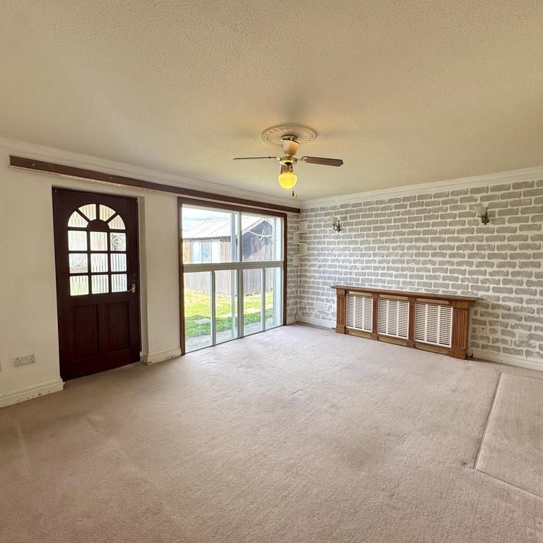 3 bedroom end of terrace house to rent - Photo 1
