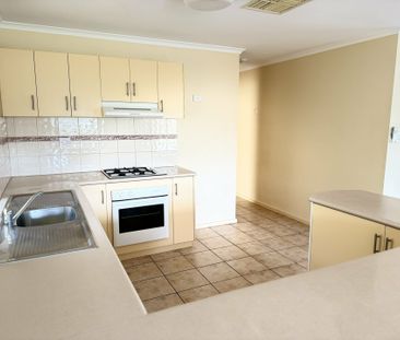 3 BEDROOM 1 BATHROOM UNIT IN LARAPINTA RECENTLY RENOVATED - Photo 3